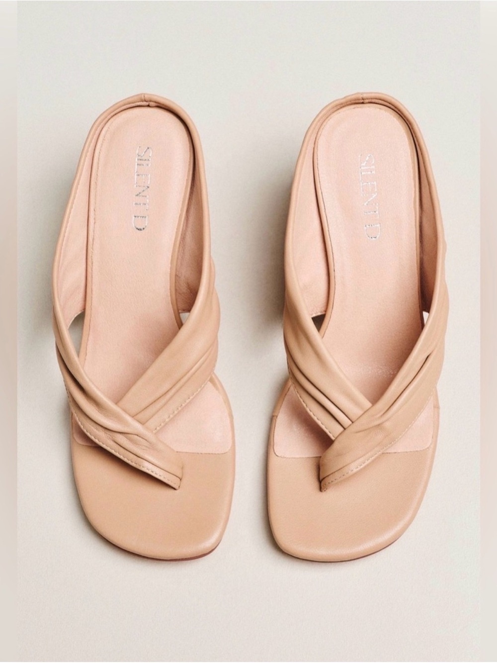Anthropologie Silent D Febbe Flip-Flop Wedge
Heels size 36